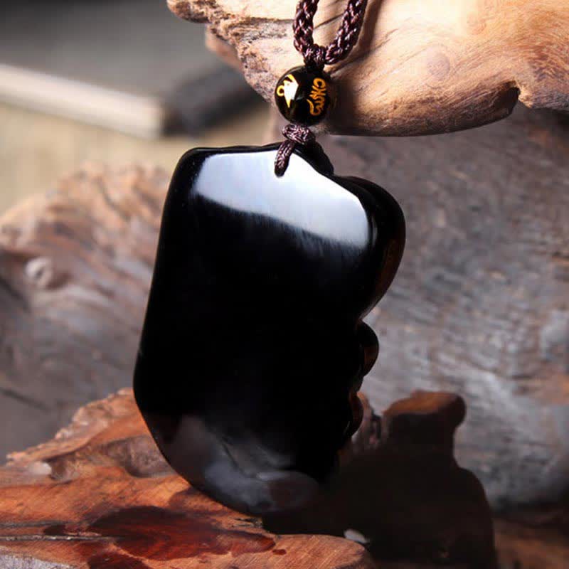 Collier avec pendentif en obsidienne noire et protection d'éléphant