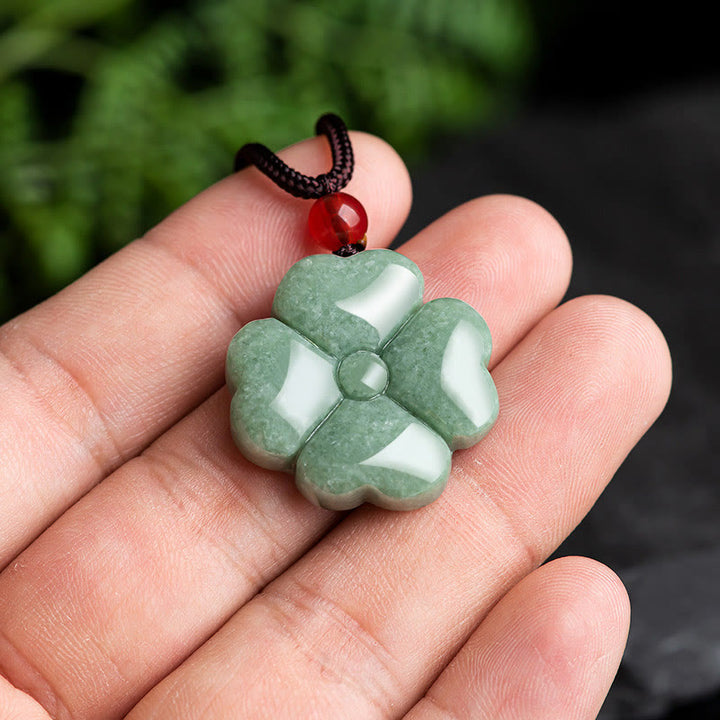 Collier pendentif trèfle à quatre feuilles en jade naturel porte - bonheur et prospérité