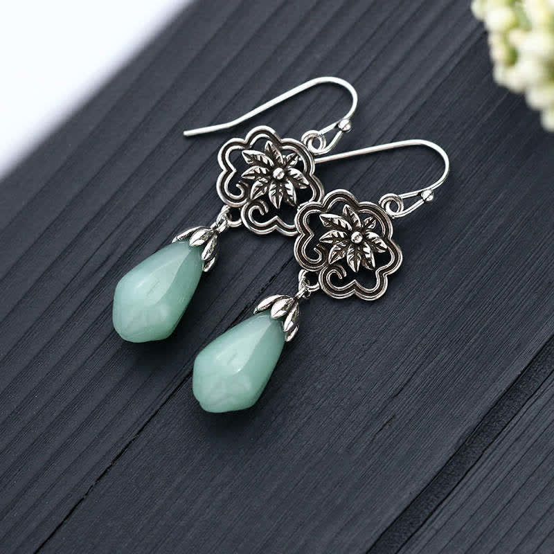 Boucles d'oreilles pendantes en jade et fleur de magnolia Buddha Stones