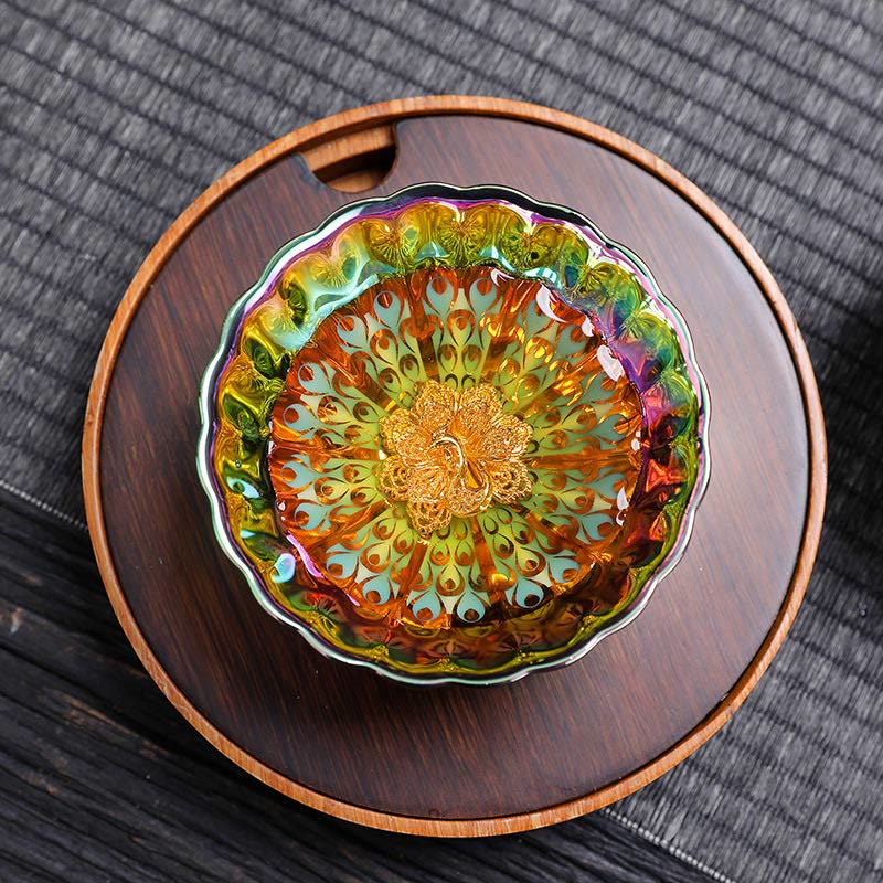 Tasse à thé en céramique chinoise Jianzhan colorée avec motif incrusté de lotus et de paon vif, style Buddha Stones