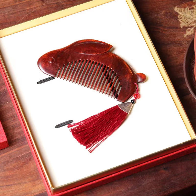 Peigne apaisant en forme de lapin mignon en bois de santal rouge à petites feuilles avec boîte cadeau