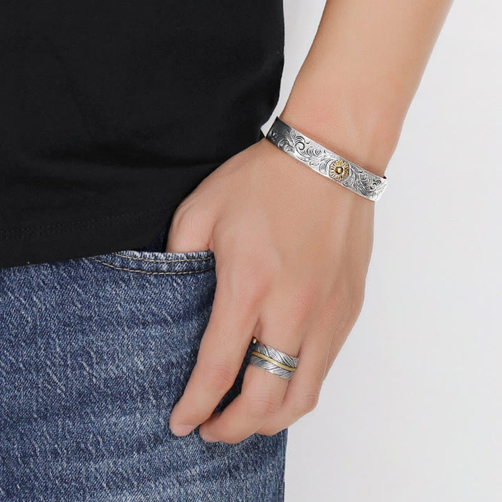 Bracelet porte-bonheur en cuivre sculpté avec des Buddha Stones et des plumes de la dynastie Tang