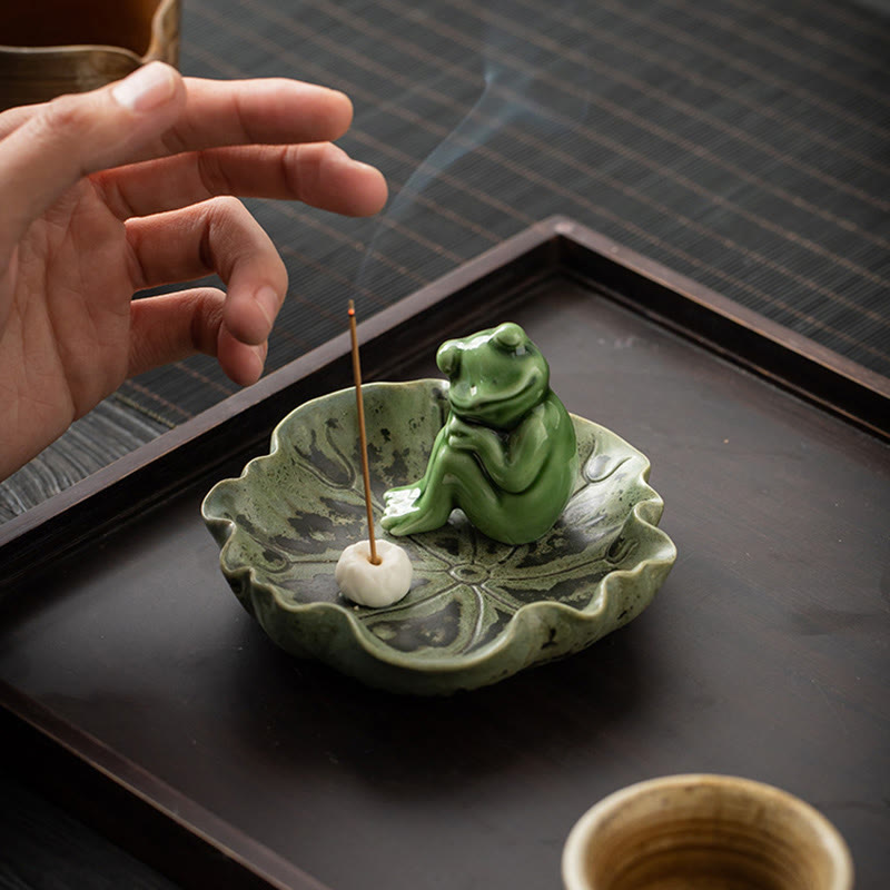Brûleur d'encens en céramique avec motif de grenouille et de méditation en forme de Buddha Stones