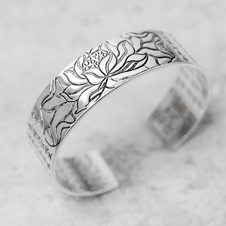 Bracelet porte-bonheur tibétain en cuivre blanc Buddha Stones et lotus