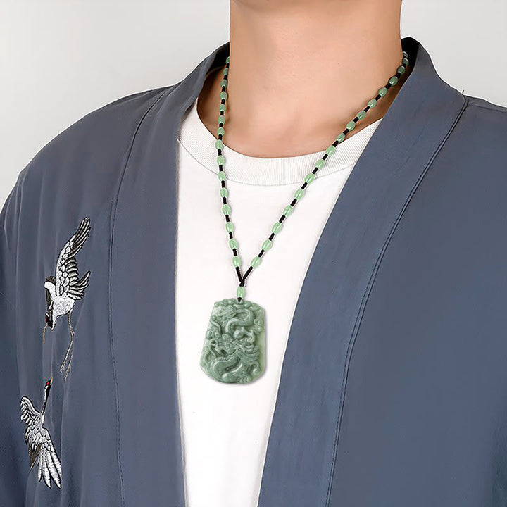 Collier avec pendentif en chaîne de perles de protection en jade et pierre de Buddha Stones Année du Dragon Zodiaque chinois