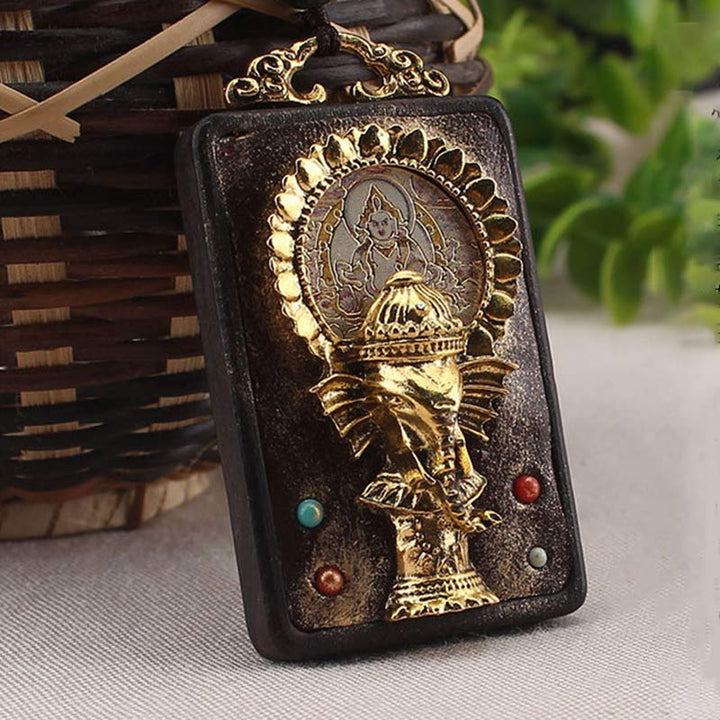 Collier avec pendentif en corde représentant un éléphant en bois d'ébène, dieu de la fortune et de la bénédiction du Bouddha