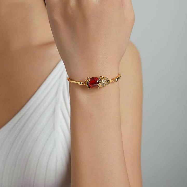 Bracelet Feng Shui en agate rouge dorée PiXiu pour la richesse et la chance