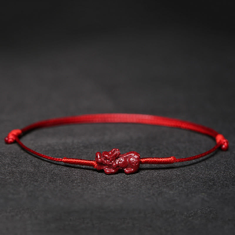 Bracelet tressé fait main en Buddha Stones avec fleur de prunier et trèfle à quatre feuilles PiXiu Lotus Koi Fish Cinabre Blessing