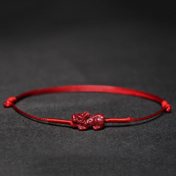 Bracelet tressé fait main en Buddha Stones avec fleur de prunier et trèfle à quatre feuilles PiXiu Lotus Koi Fish Cinabre Blessing