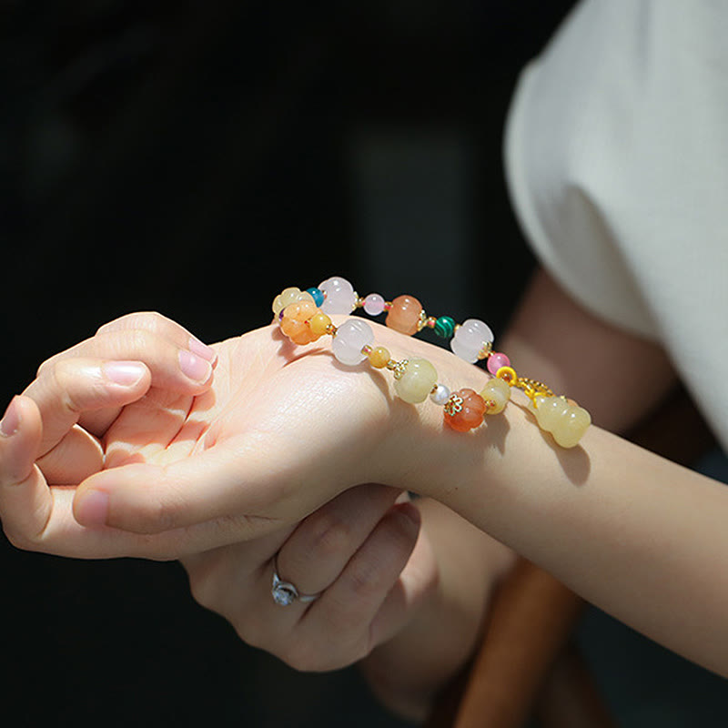 Bracelet à breloques en perles de citrouille Pixiu en soie dorée naturelle et cristaux de jade