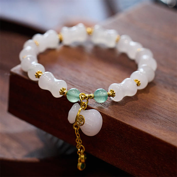 Bracelet en Buddha Stones en soie blanche naturelle dorée et bambou avec motif porte-bonheur et personnage Fu