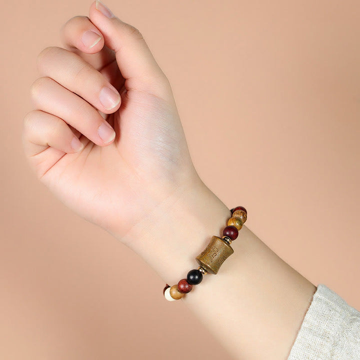 Bracelet de protection Om Mani Padme Hum en bois de santal multicolore du Tibet