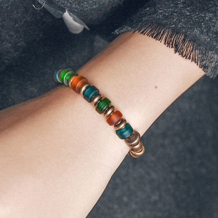 Bracelet tibétain en perles de verre colorées et en cuivre