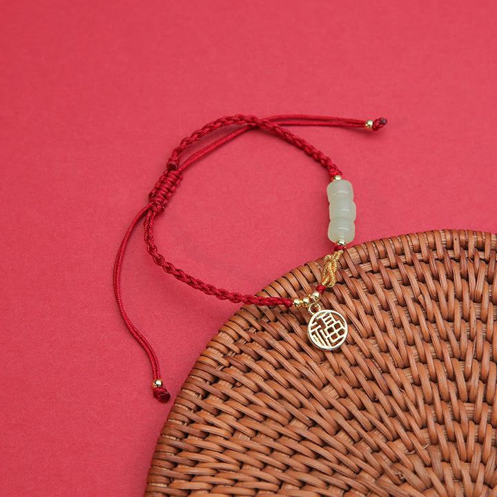 Bracelet porte-bonheur en corde rouge avec perles de jade fabriquées à la main par Buddha Stones