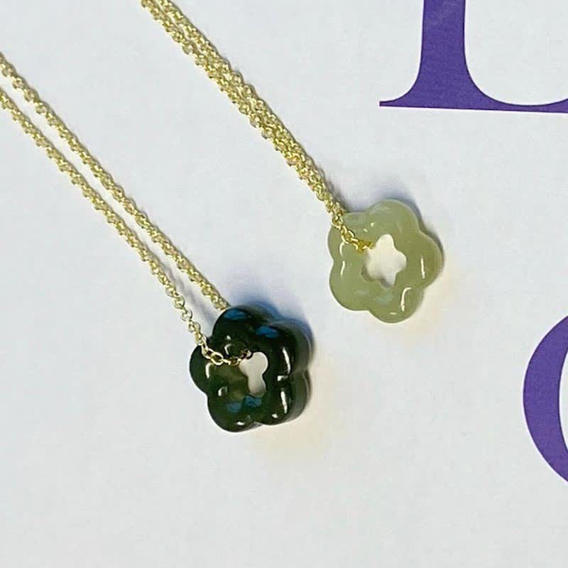 Collier pendentif porte-bonheur en jade cyan Hetian délicat avec Buddha Stones