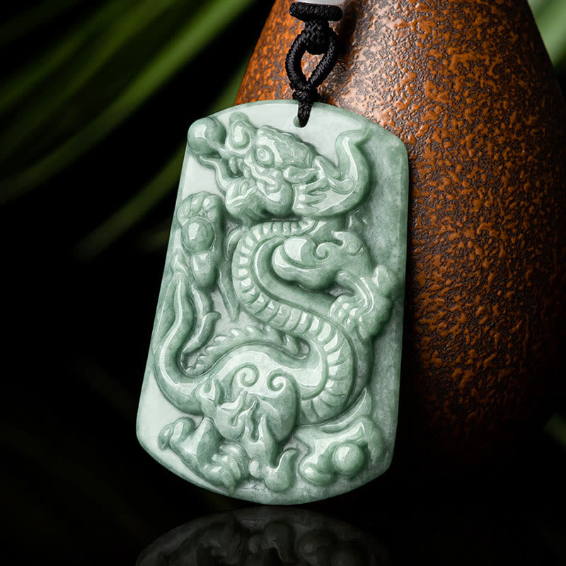 Collier pendentif amulette de succès en jade avec Buddha Stones Année du Dragon Zodiaque chinois
