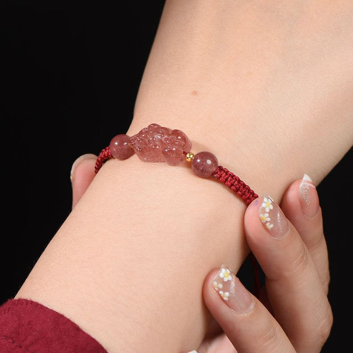 Bracelet porte-bonheur en fil rouge PiXiu en quartz fraise naturel Buddha Stones