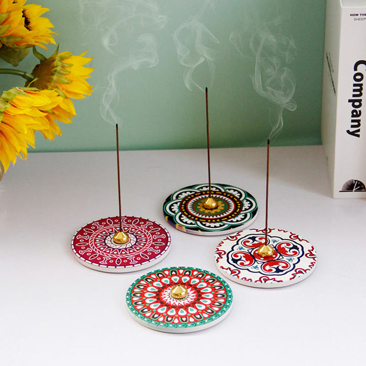 Brûleur d'encens en céramique avec bâton de bénédiction et Buddha Stones à motifs colorés