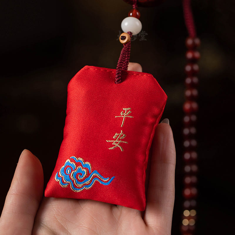 Buddha Stones tibétaines à petites feuilles de bois de santal rouge, lotus, cinabre, sachet de protection, pompon, décoration à suspendre pour voiture