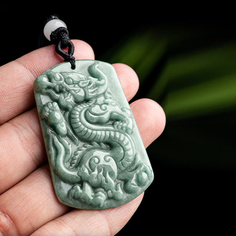 Collier pendentif amulette de succès en jade avec Buddha Stones Année du Dragon Zodiaque chinois