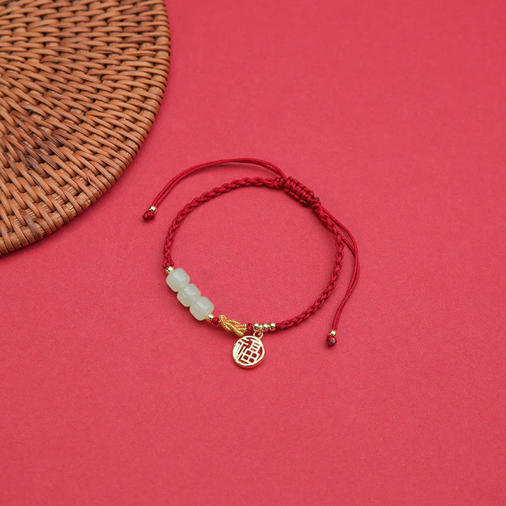 Bracelet porte-bonheur en corde rouge avec perles de jade fabriquées à la main par Buddha Stones