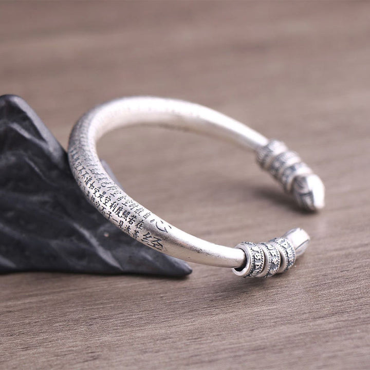 Bracelet jonc en argent sterling 999 Buddha Stones et cœur gravé Om Mani Padme Hum