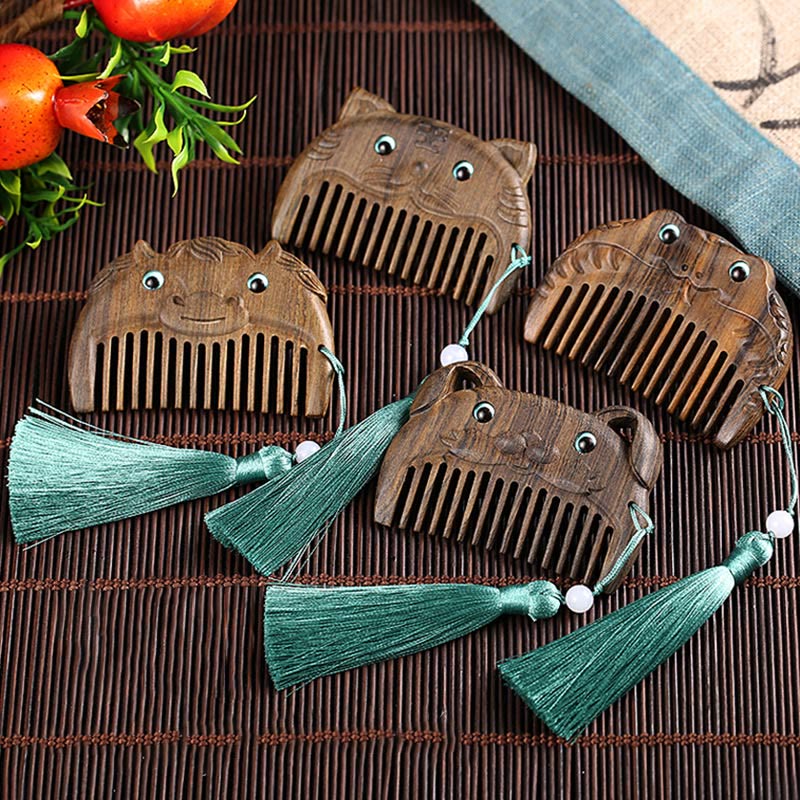 Mini peigne portable en bois de santal vert avec symbole du zodiaque chinois
