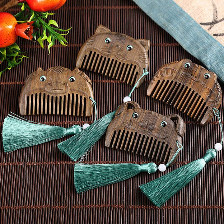 Mini peigne portable en bois de santal vert avec symbole du zodiaque chinois