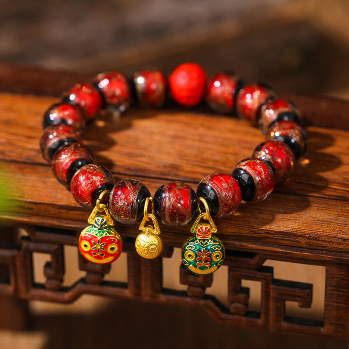 Bracelet de perles de cinabre colorées représentant une famille de bêtes avaleuses d'or