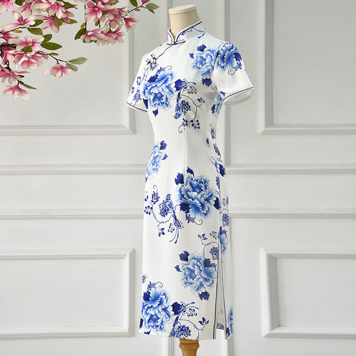 Robe Qipao pour femme en porcelaine bleue et blanche avec motif de fleurs de pivoine et pierres de Buddha Stones - image 3