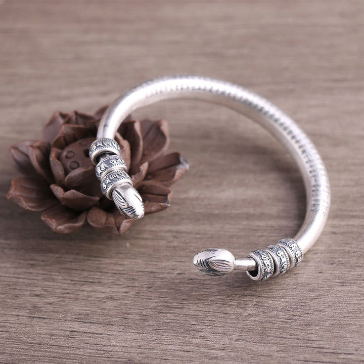 Bracelet jonc en argent sterling 999 Buddha Stones et cœur gravé Om Mani Padme Hum