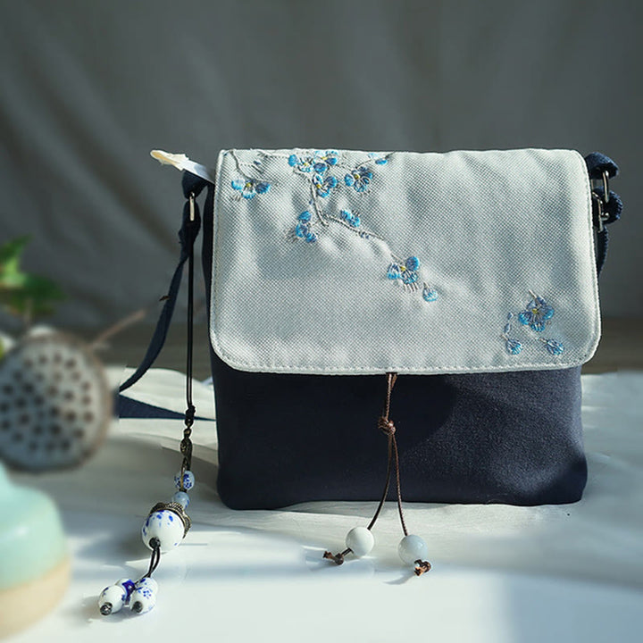 Sac à bandoulière en toile brodé à la main avec des Buddha Stones et des fleurs de prunier