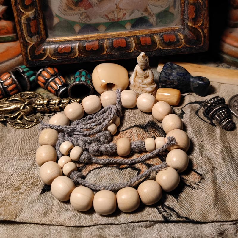 Mala en bois d'Abelia Biflora avec 108 Buddha Stones pour éloigner les mauvais esprits