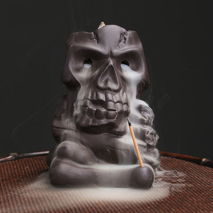 Brûleur d'encens de guérison en argile violette avec tête de mort en Buddha Stones pour Halloween