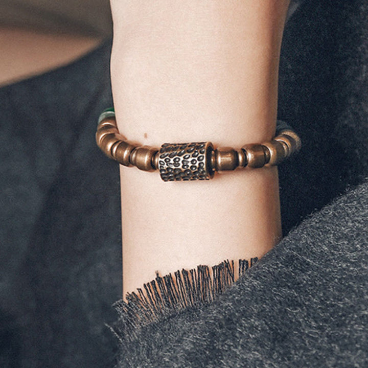 Bracelet tibétain en perles de verre colorées et en cuivre