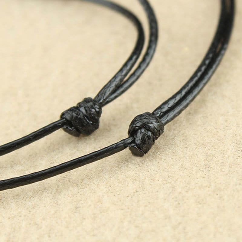 Collier avec pendentif en cuir et perles d'agate rouge de Buddha Stones