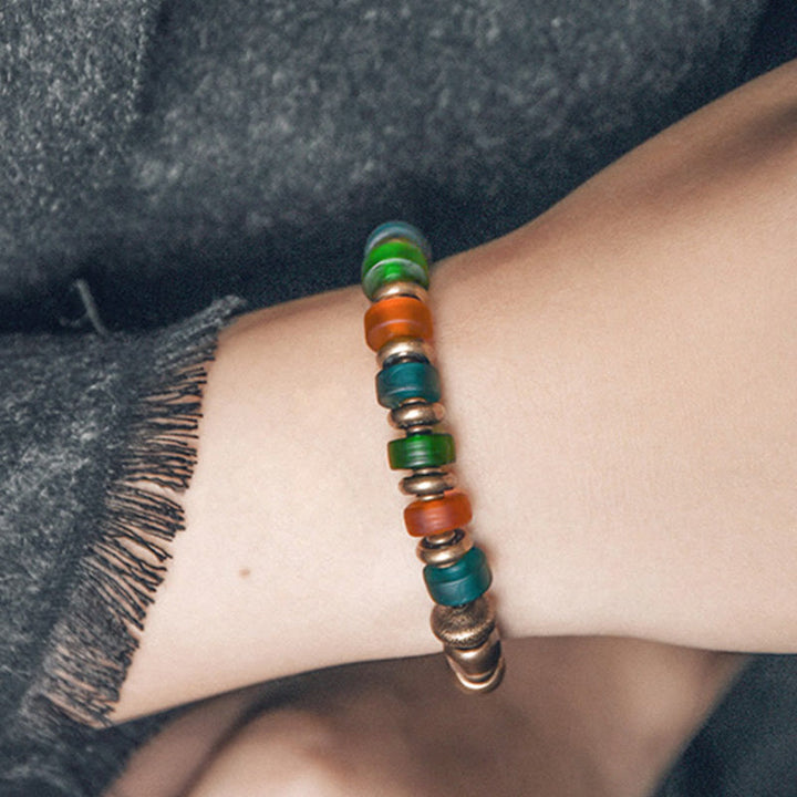 Bracelet tibétain en perles de verre colorées et en cuivre