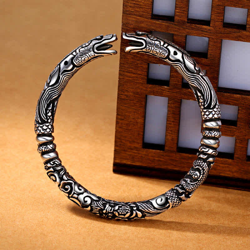 Bracelet porte-bonheur sculpté en forme de tête de dragon