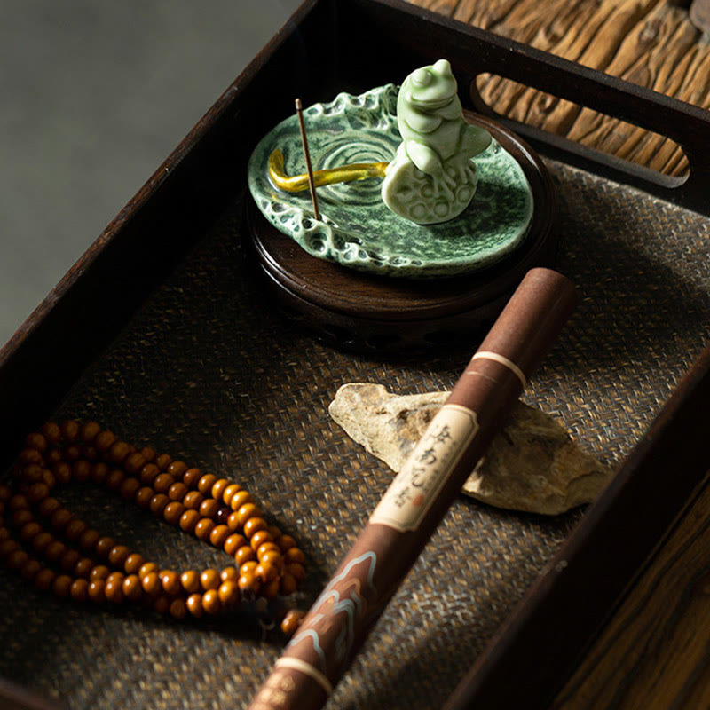 Brûleur d'encens en céramique avec motif de grenouille et de méditation en forme de Buddha Stones