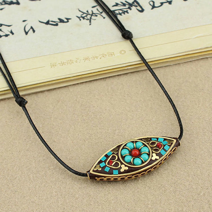 Collier pendentif en perles turquoises du Tibet avec Buddha Stones et motif marquise, protection et force