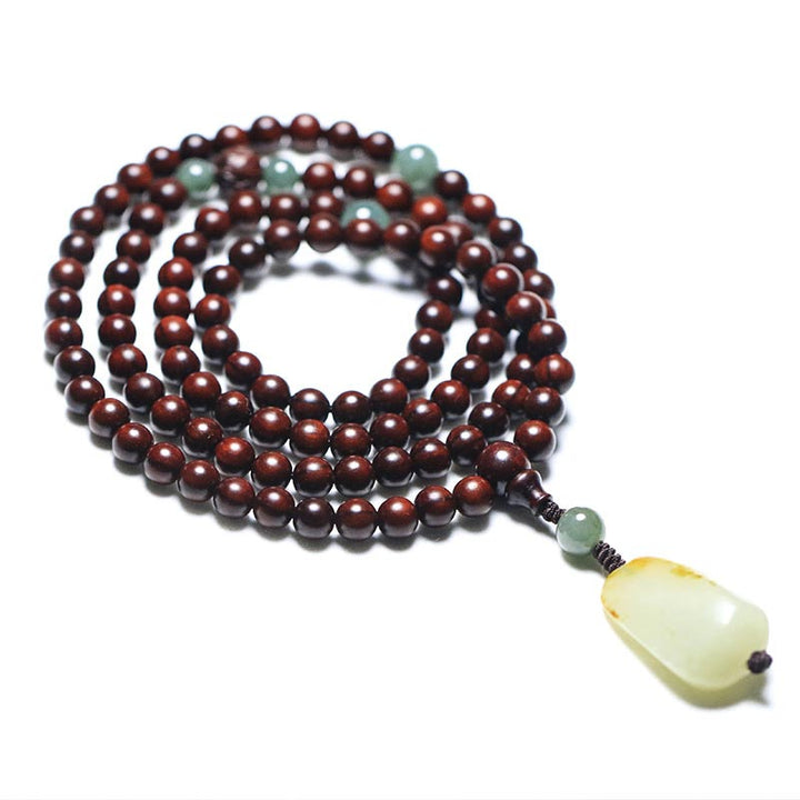 Bracelet de méditation Mala tibétain en jade et bois de santal rouge à petites feuilles avec Buddha Stones