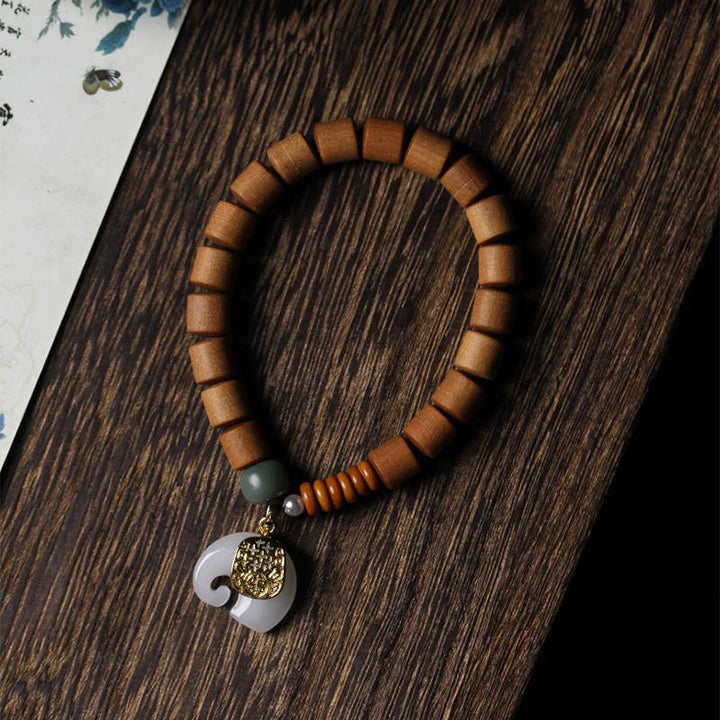 Bracelet de protection éléphant en jade et bois de santal