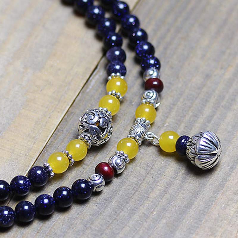 Bracelet Mala en grès bleu avec breloques de richesse et Buddha Stones