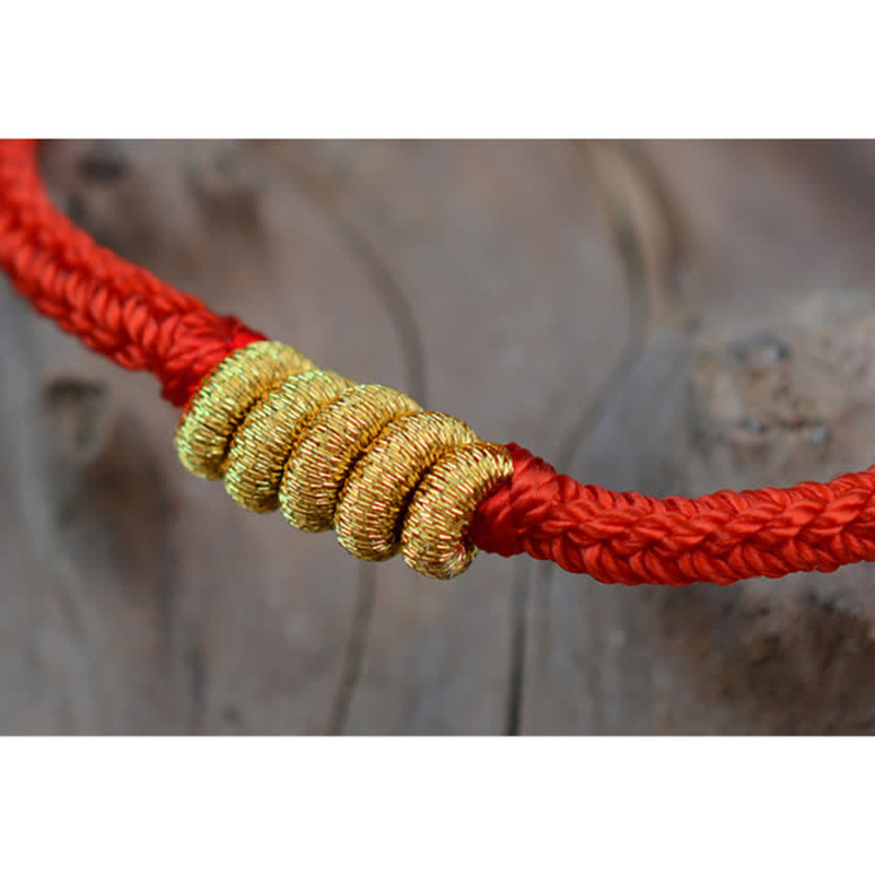 Bracelet tressé fait main avec un design simple et des nœuds chinois pour la force et la chance