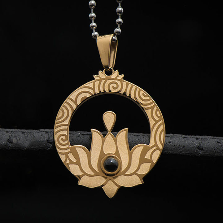 Collier pendentif mantra Shurangama avec projection d'illumination en acier titane et pierres de Buddha Stones Lotus