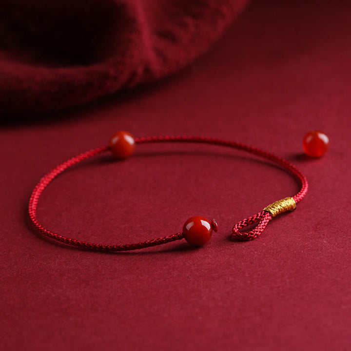 Bracelet en fil rouge avec bénédiction en agate rouge cinabre naturelle de Buddha Stones