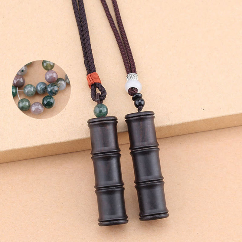 Collier pendentif en forme de boîte de prière Ghau en bois d'ébène et bambou avec Buddha Stones