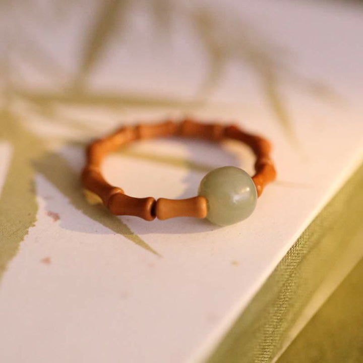 Bague porte-bonheur en bambou et perles de jade Hetian