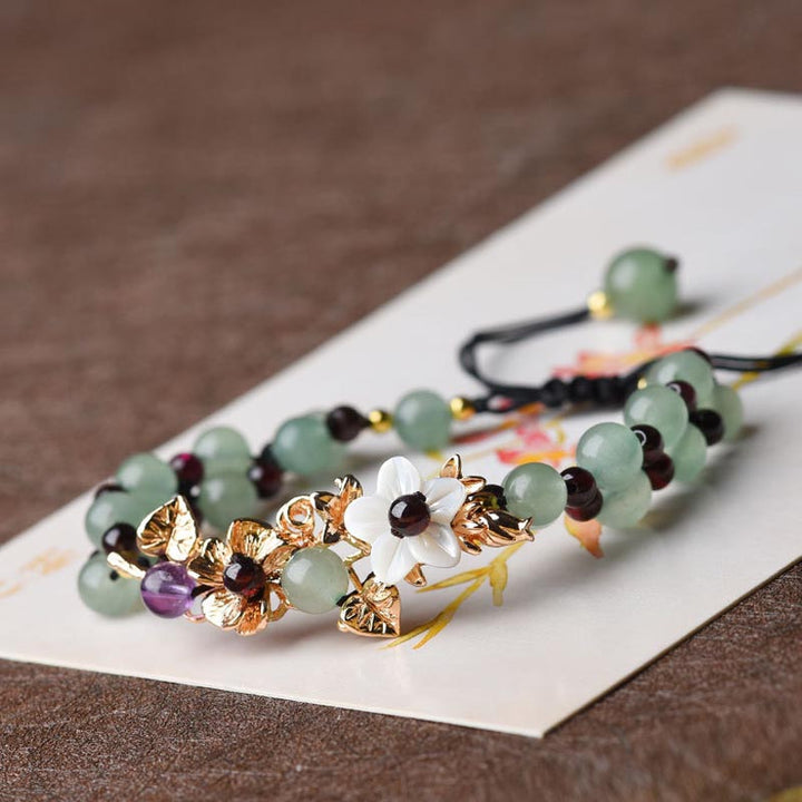 Bracelet porte-bonheur en Buddha Stones' aventurine verte et de grenat avec pétales de fleur
