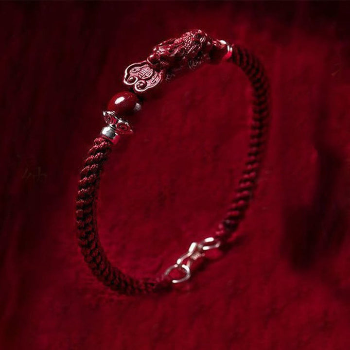 Bracelet tressé PiXiu Cinabre Fait Main par Buddha Stones - Corde à boucle rouge foncé - 17 cm - image 0